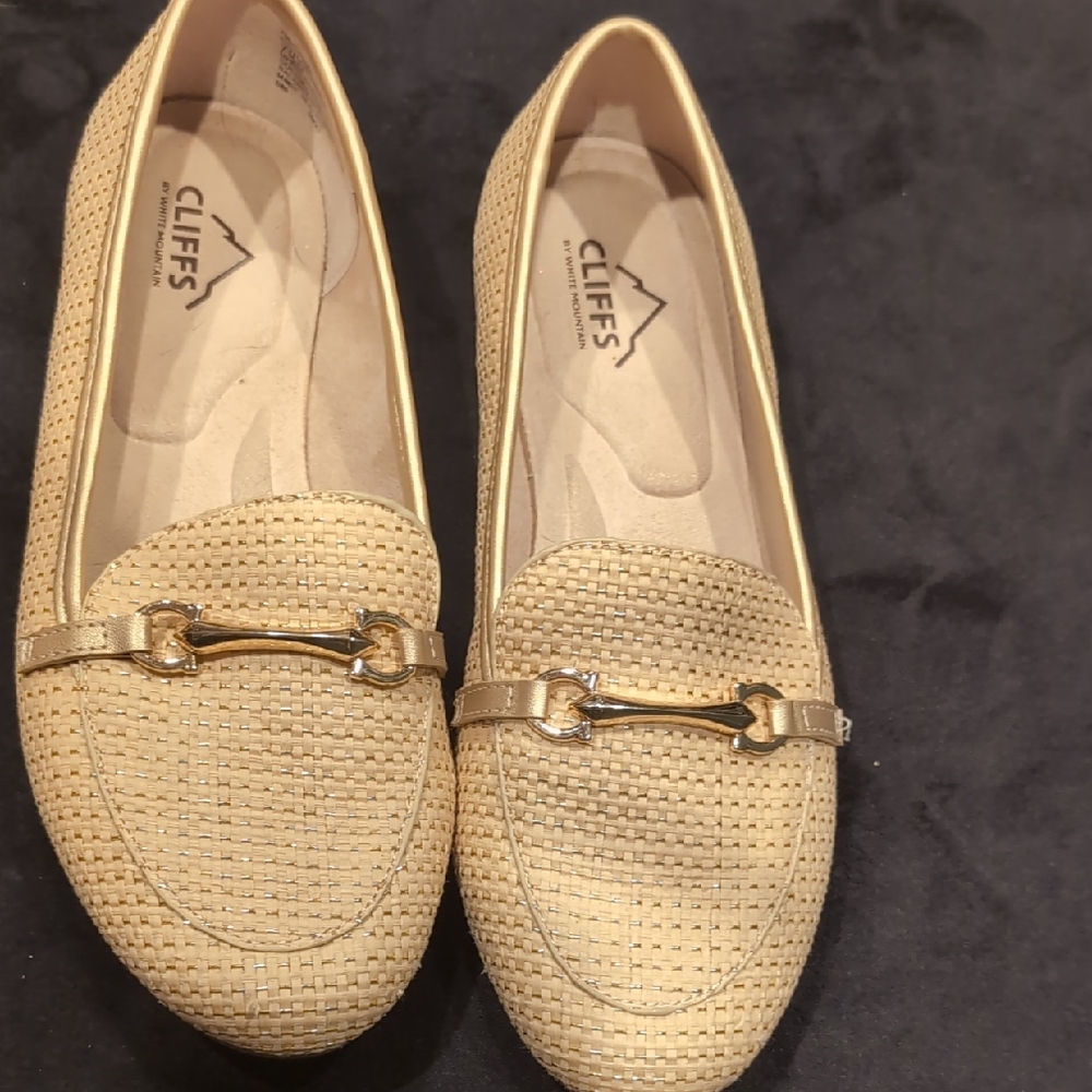 Women's Tan Loafers NWOT!